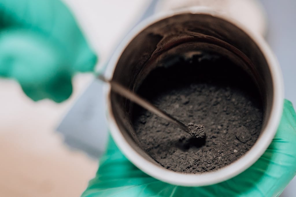 Graphite nanomaterial powder for use in conductive coatings