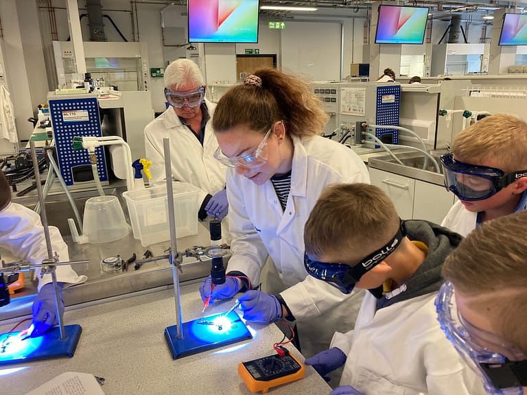 Solar cells in the lab - outreach